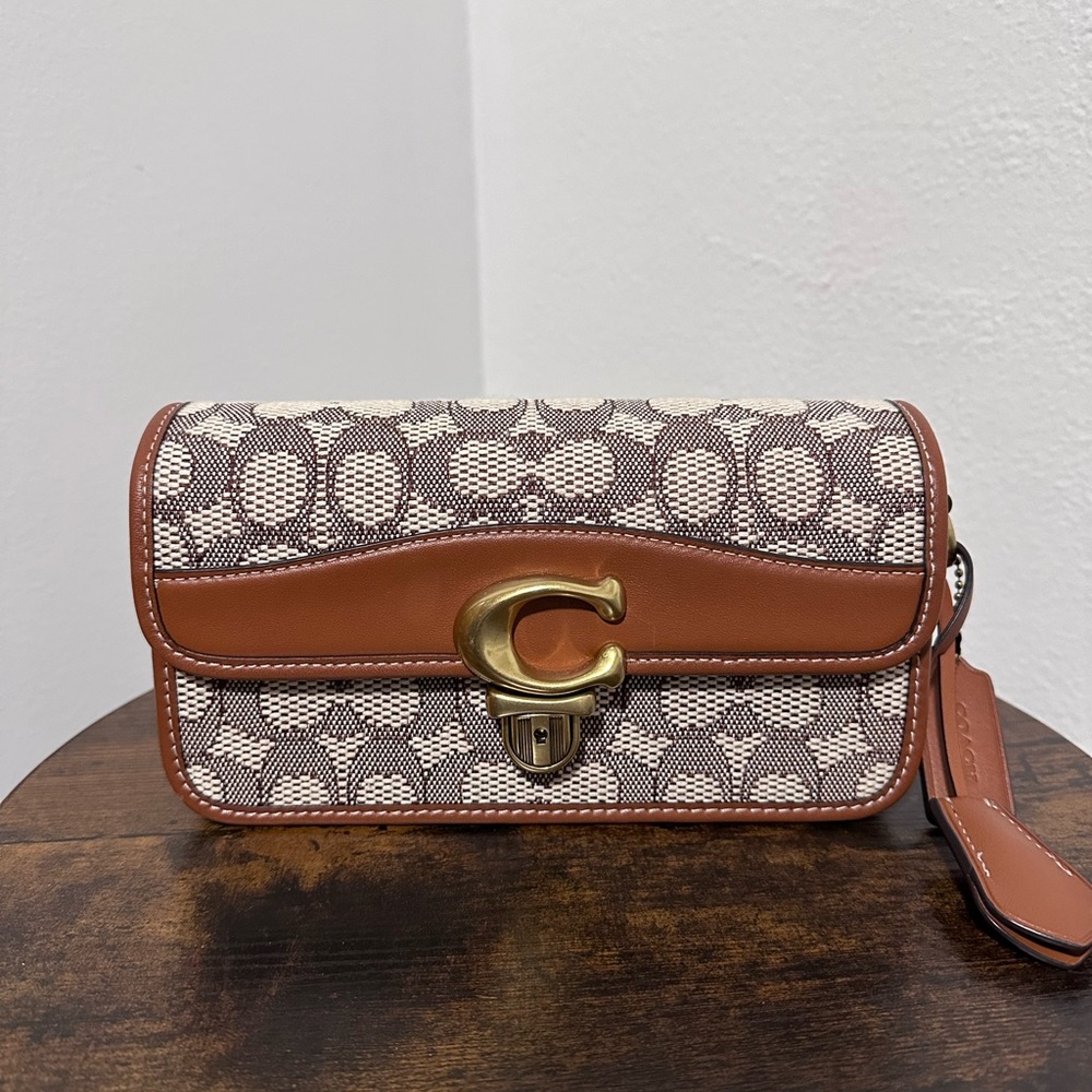Coach STUDIO BAGUETTE BAG IN SIGNATURE TEXTILE JACQUARD